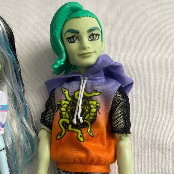 Monster High Dolls - Frankie and Deuce - Picture 3 of 5
